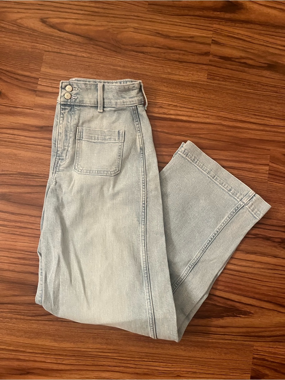 Light Wash High-Waist Wide-Leg Women's Jeans